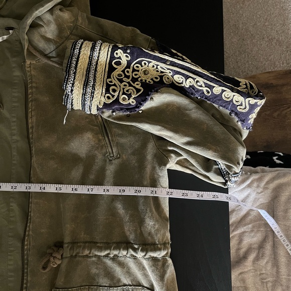 Free people heavy embroidery embellishments green & black thick jacket EUC - Picture 2 of 5